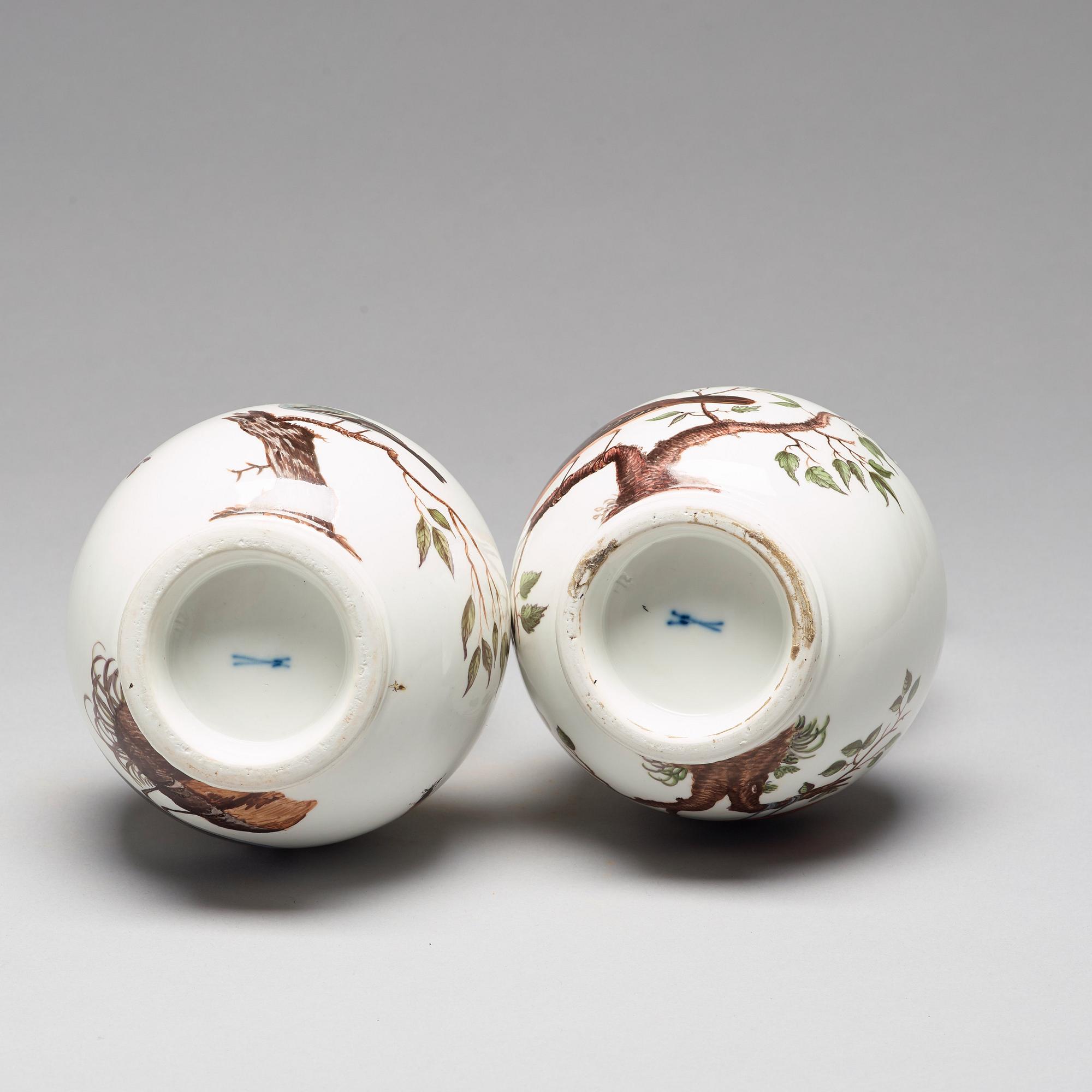 A pair of vases, 19th Century.