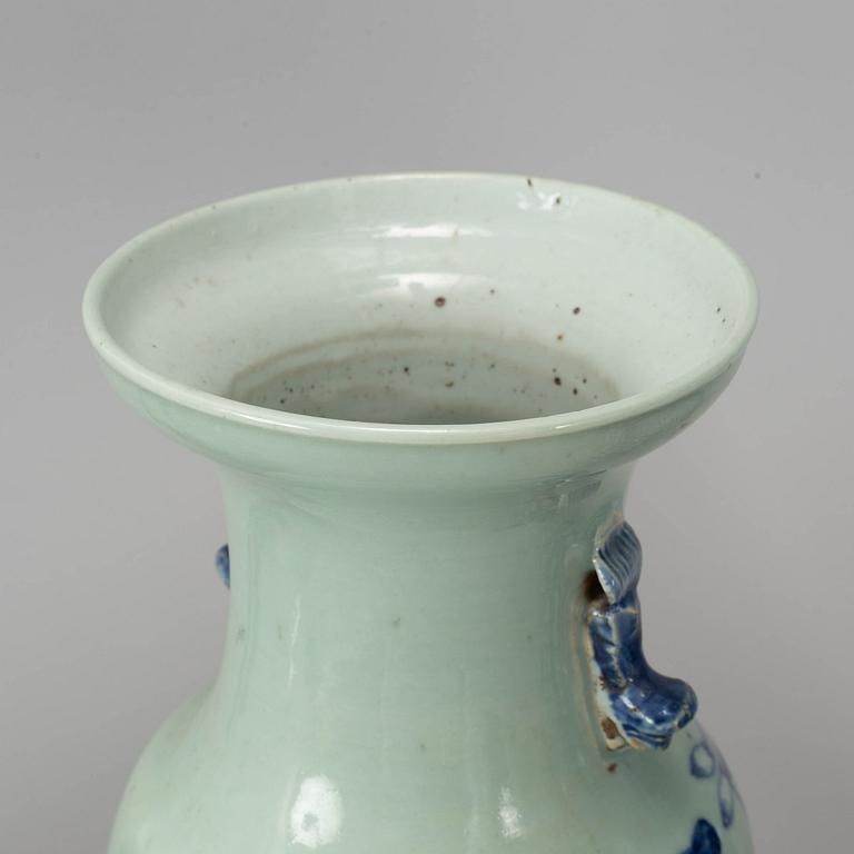 Three blue and white vases, Qing dynasty, late 19th/early 20th century.