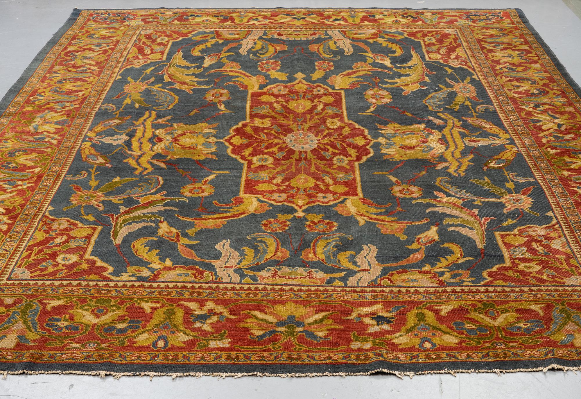 A carpet, antique Ziegler Mahal, ca 452 x 321 cm.