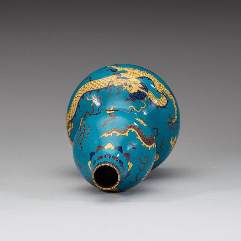 A gourd shaped cloisonné vase, Republic (1912-49).