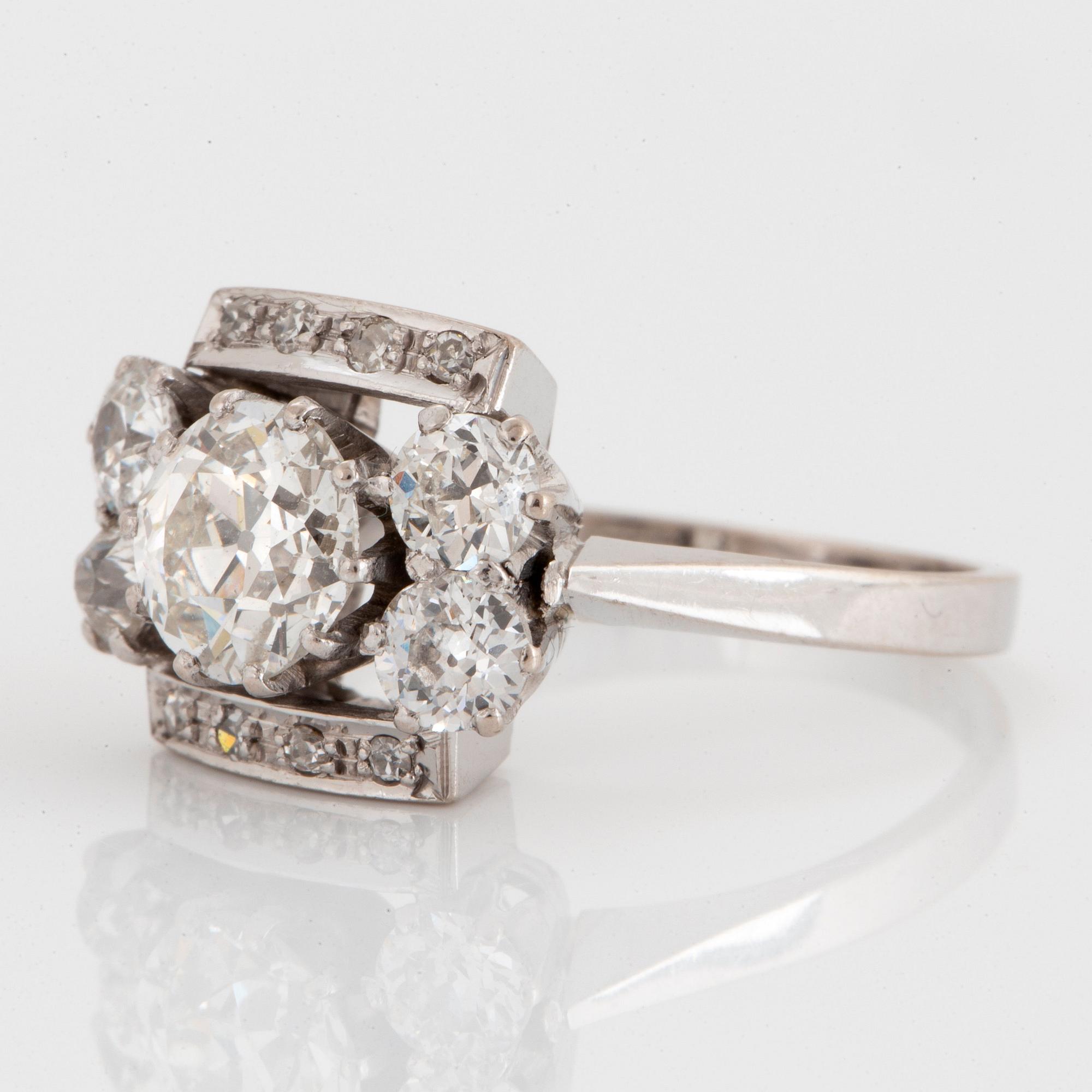 Ring med gammal- och åttkantslipade diamanter.