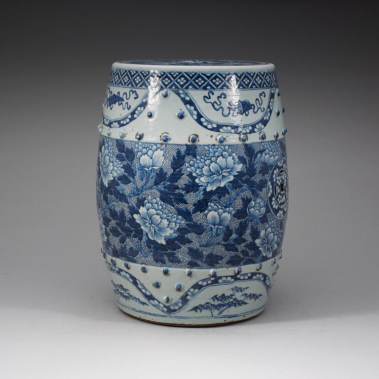 A blue and white garden seat, Qing dynasty, 19th Century.