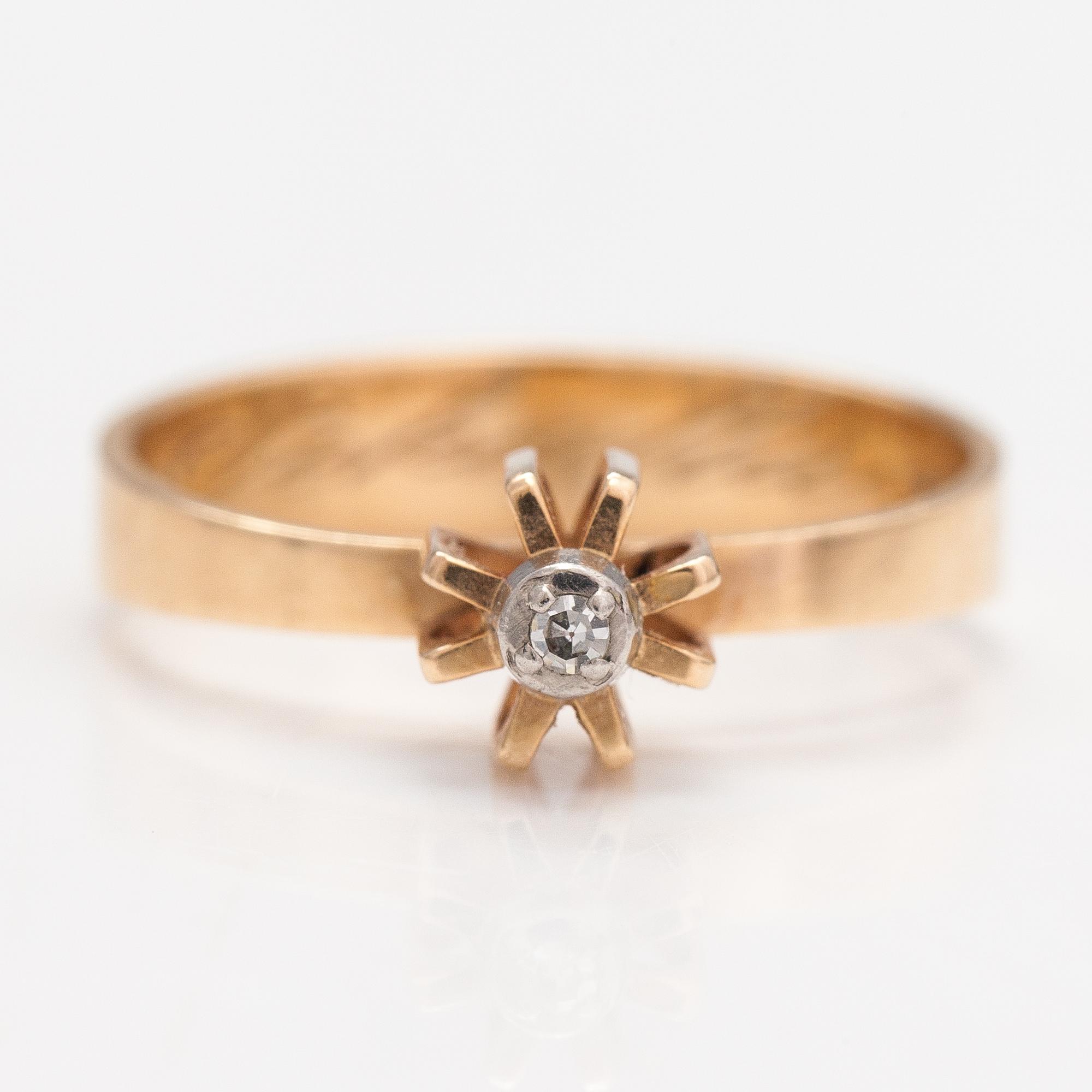Elis Kauppi, A 14K gold ring with a ca. 0.01 ct diamond. Kupittaan kulta, Turku 1972.