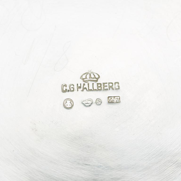 SKÅL PÅ FOT, silver, C G Hallberg, Stockholm 1926, med KSSS emblem. Vikt c:a 300 g.