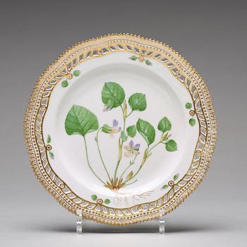 A set of 12 Royal Copenhagen 'Flora Danica' dessert dishes, Denmark, 20th Century.