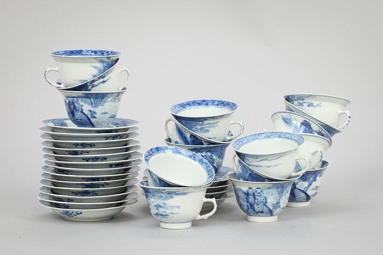 TEKOPPAR med FAT, 16 st, porslin, Kina, sen Qing, 1800/1900-tal.