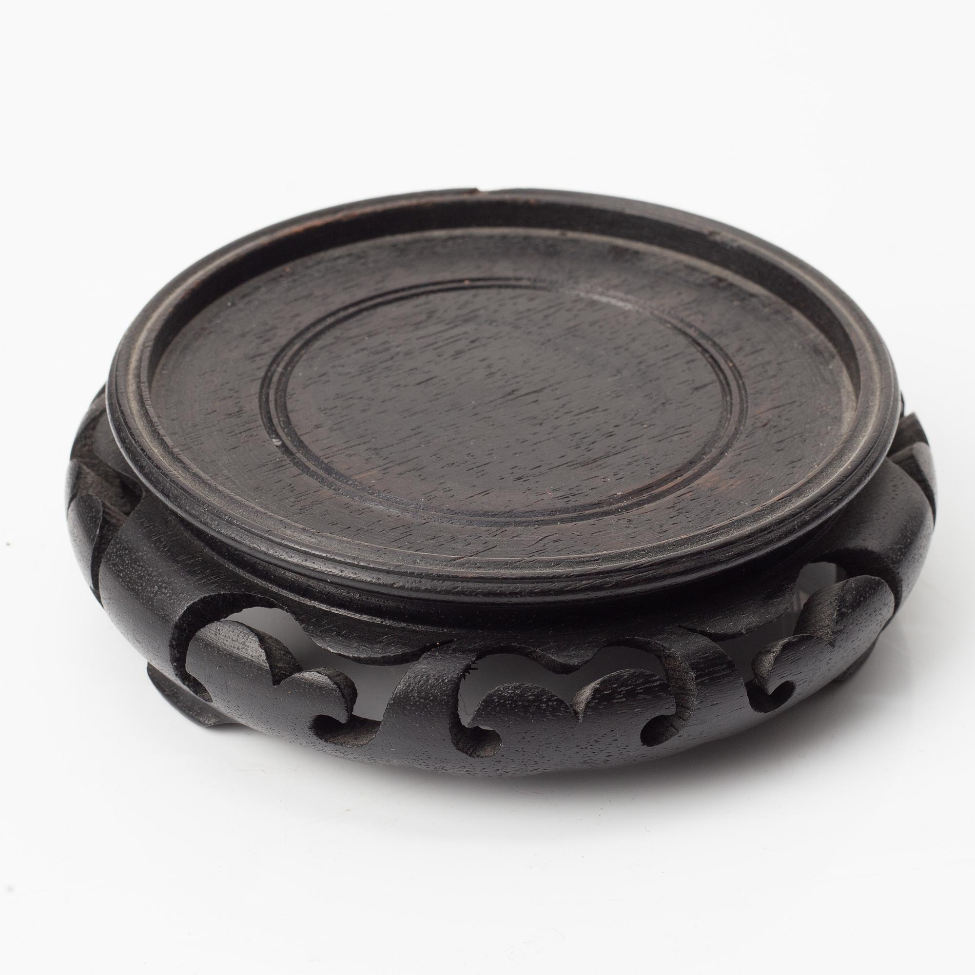 A porcelain bowl, China, Qianlong (1736-95).