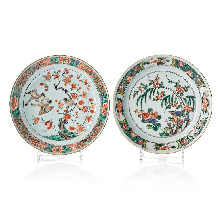 A set of two famille verte dishes, Qing dynasty, Kangxi (1662-1722).