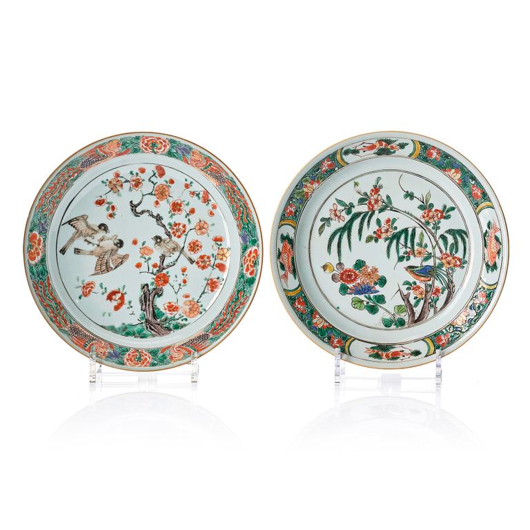 A set of two famille verte dishes, Qing dynasty, Kangxi (1662-1722).