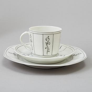 A set of 26 pieces of a coffee service, designed by Einar Forseth, Lidköpings porslinsfabrik, 1920´s.