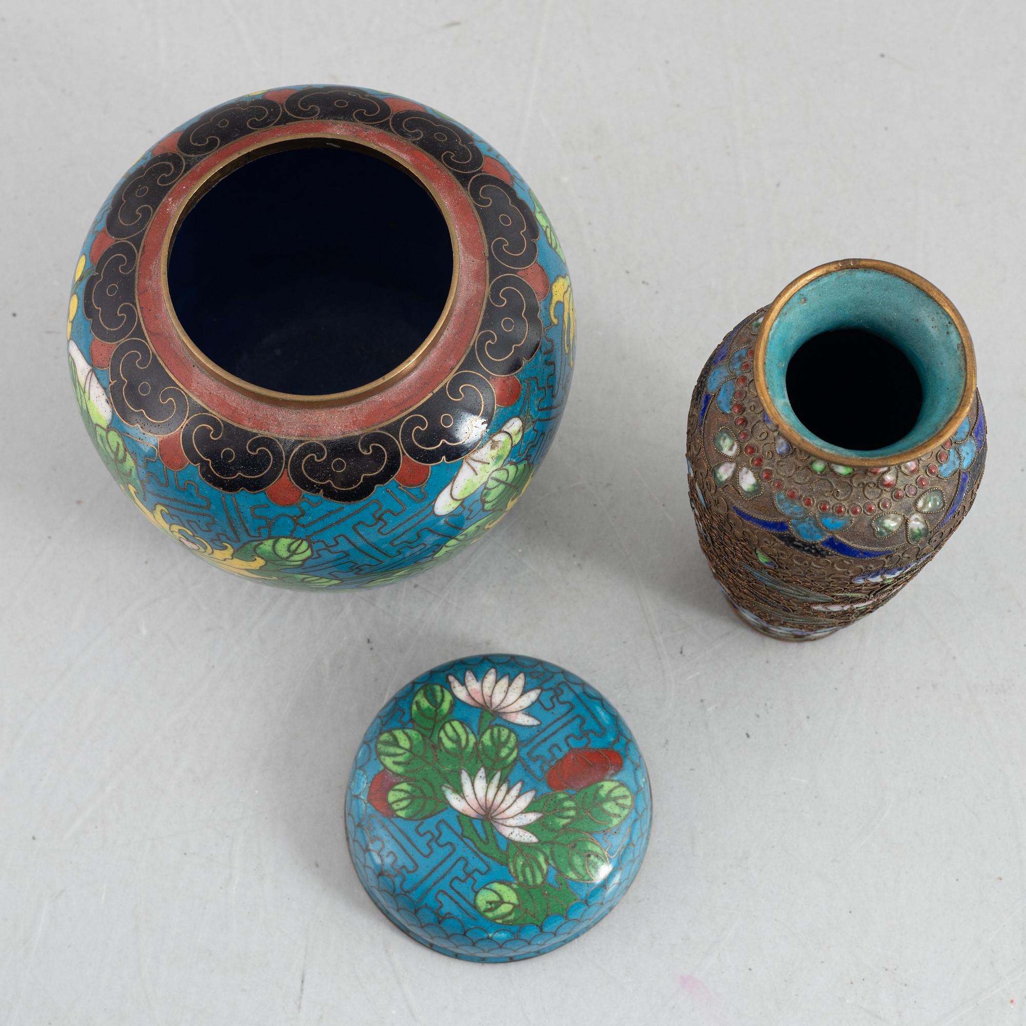 A cloisonné vase and jar with lid, China, around 1900.