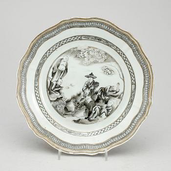 TALLRIK, porslin, Qianlong, (1736-95) senare grisailledekor.