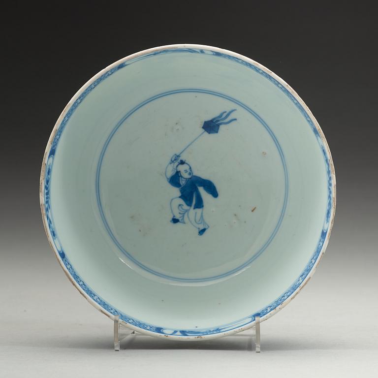 A fine blue and white bowl, Qing dynasty, 18th Century, with Yongzheng six character mark.