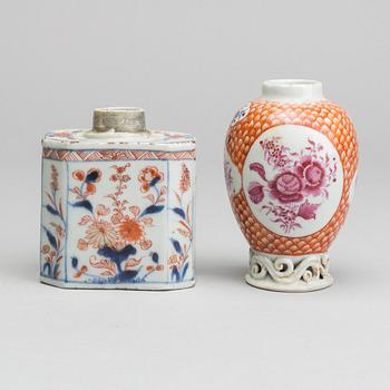 Two Chinese tea caddies, Qing dynasty, 18th Century.