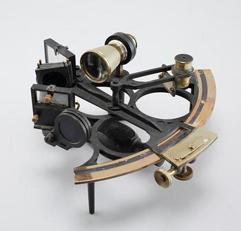 A sextant by Thos Downie in Hamburg from around the year of 1900.