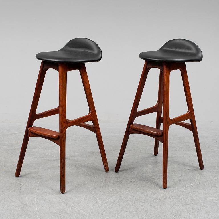 ERIK BUCK, a pair of model 'OD61' rosewood bar stools from Oddense Maskinsnedkeri A-S, Denmark, designed circa 1964.