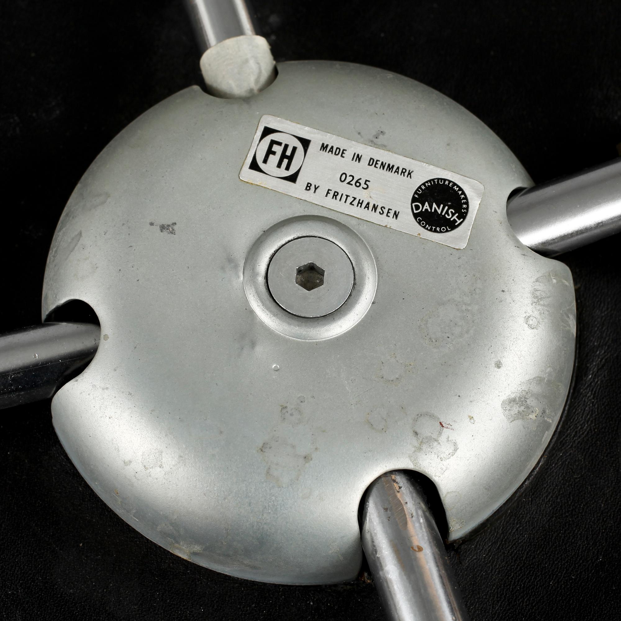 STOLAR, 4 st, "Sjuan", Arne Jacobsen, Fritz Hansen, 1900-talets tredje kvartal.