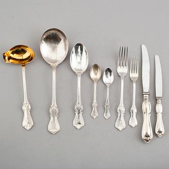 BESTICK, 146 delar snarlika, silver, "Olga", 1900-talets andra hälft. Total vikt med stålblad ca 5665 gram.