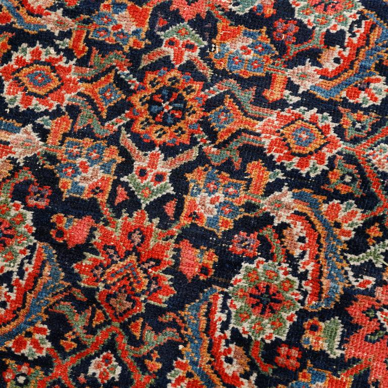 A Farahan rug, semi-antique/antique, 390 x 197 cm.