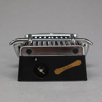 A ROLLS ROYCE MUSIC BOX/DECANTER.