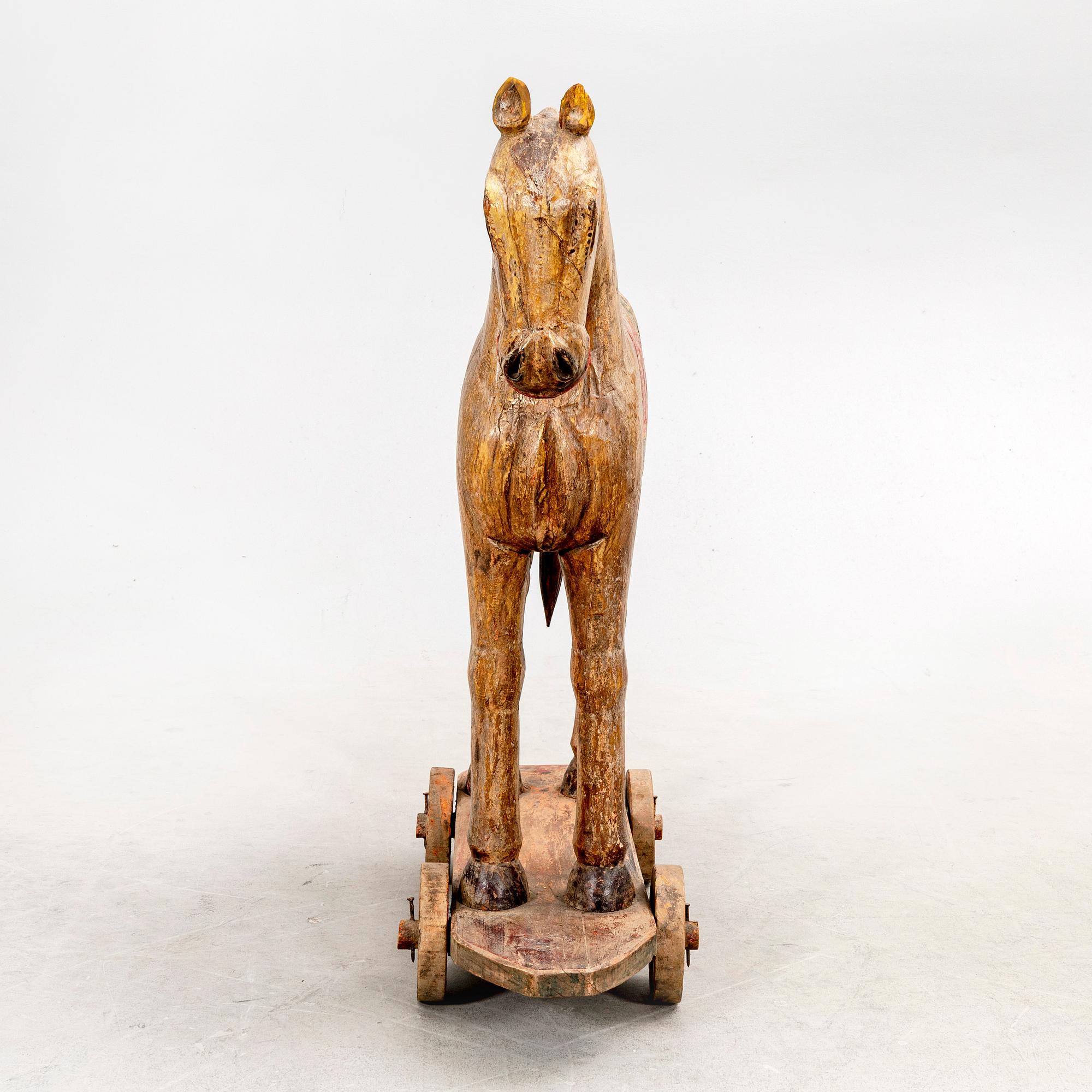A decraotive sculpture India modern.