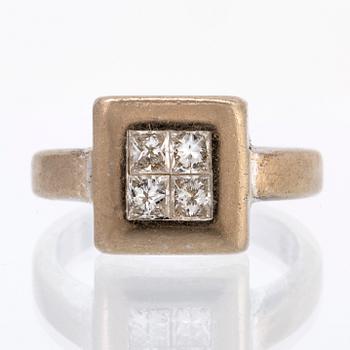Ring 18K whitegold with 4 princess-cut diamonds approx 0,50 ct in total, size 49.
