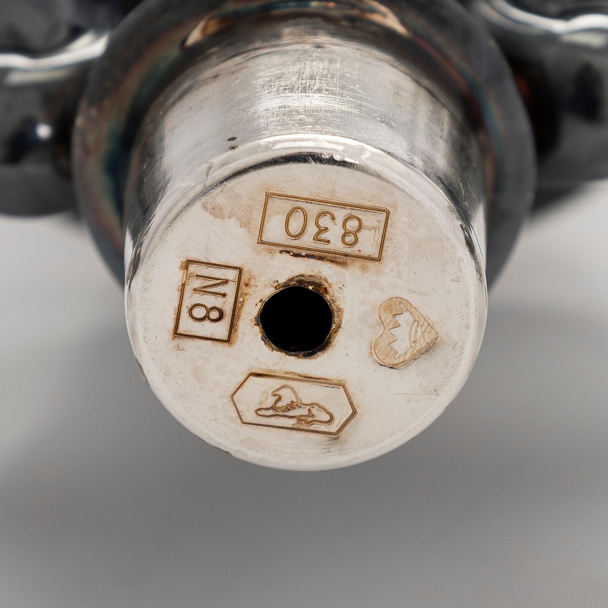 Kynttelikkö, hopea, Kultakeskus, Hämeenlinna 1990.