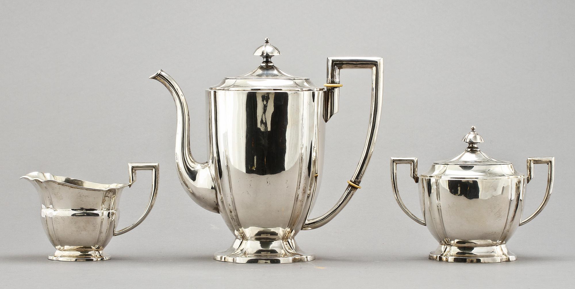 KAFFESERVIS, 3 delar, silver, Carl Andreas Kjernås, Göteborg, 1920. Ca 955 gr.