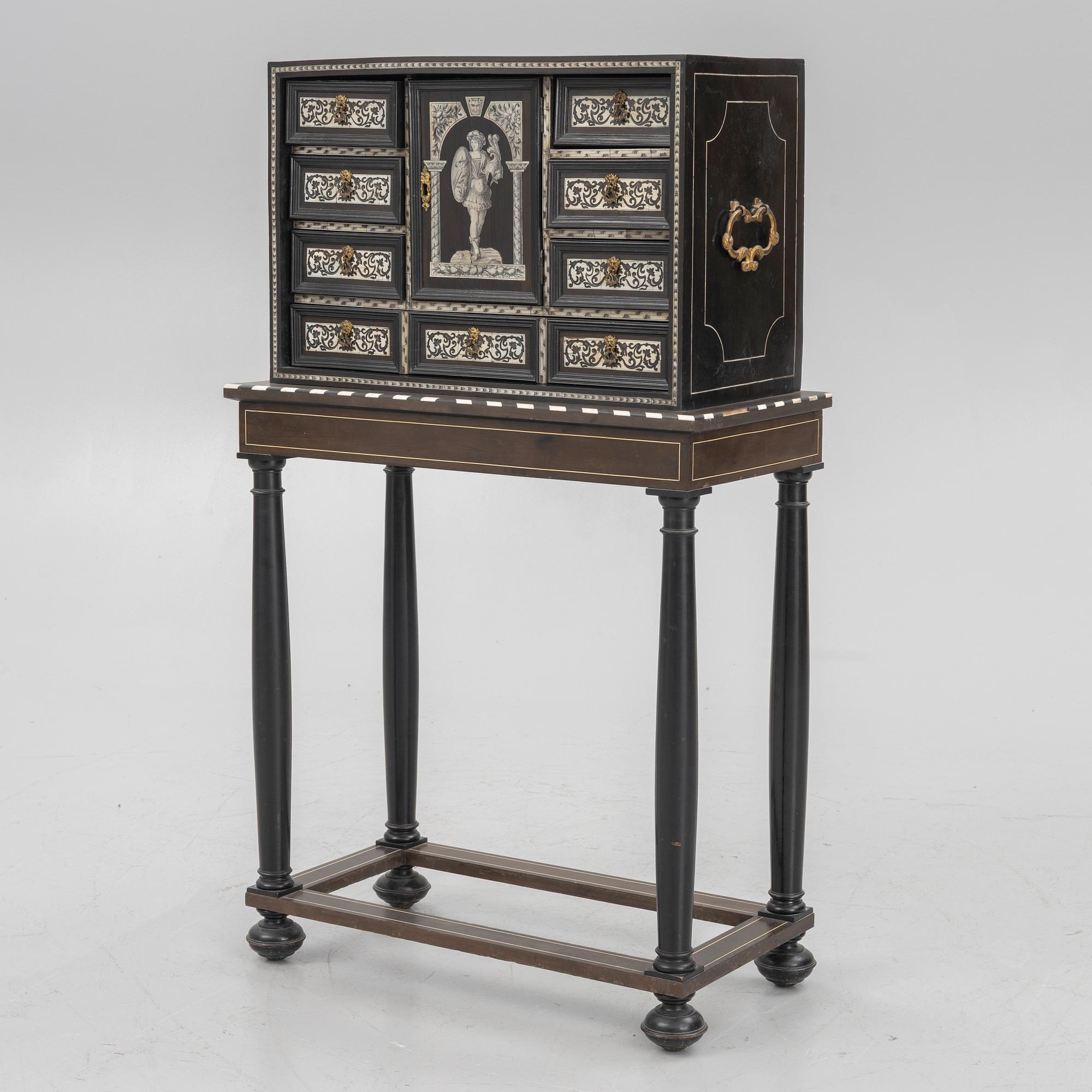 Kabinettskåp, 1800-tal. Barockstil.