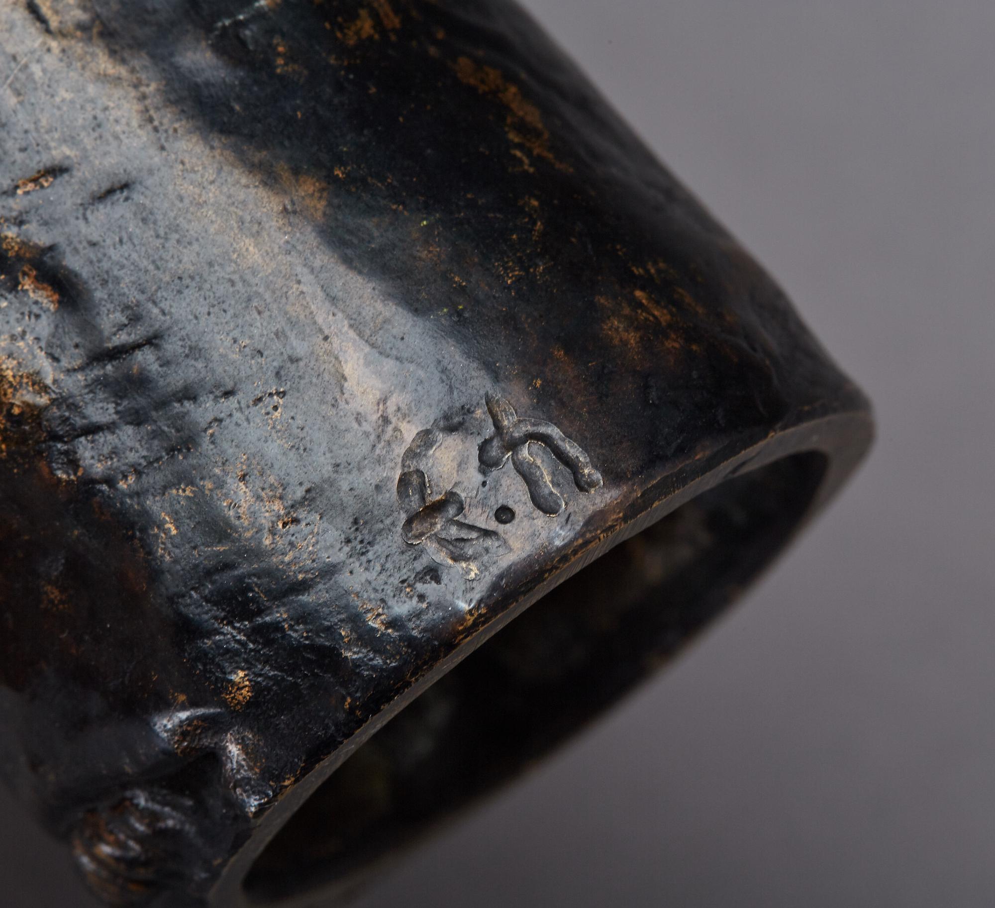 SKULPTUR, monogramsignerad, patinerad brons.