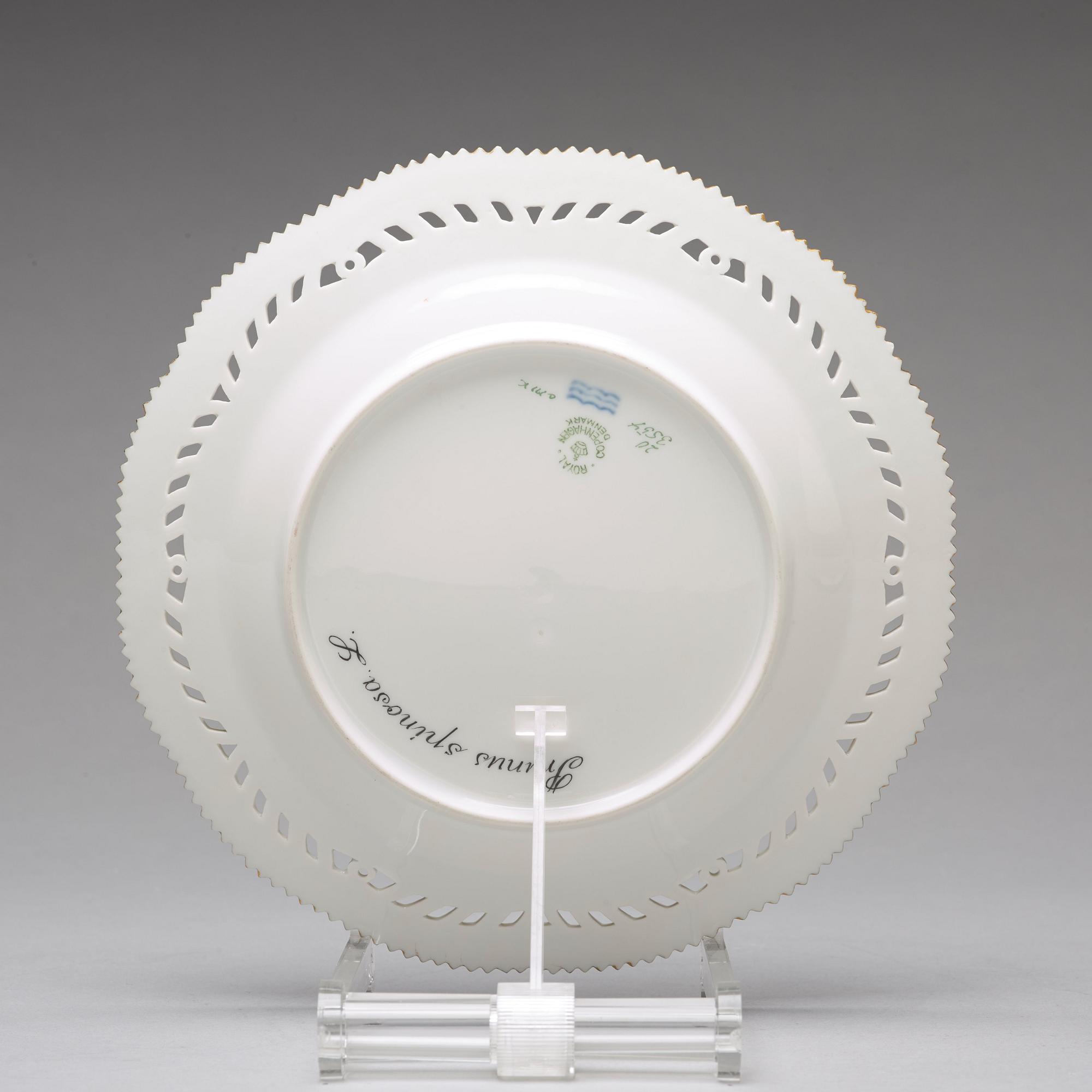 A set of 12 Royal Copenhagen 'Flora Danica' dessert dishes, Denmark, 20th Century.