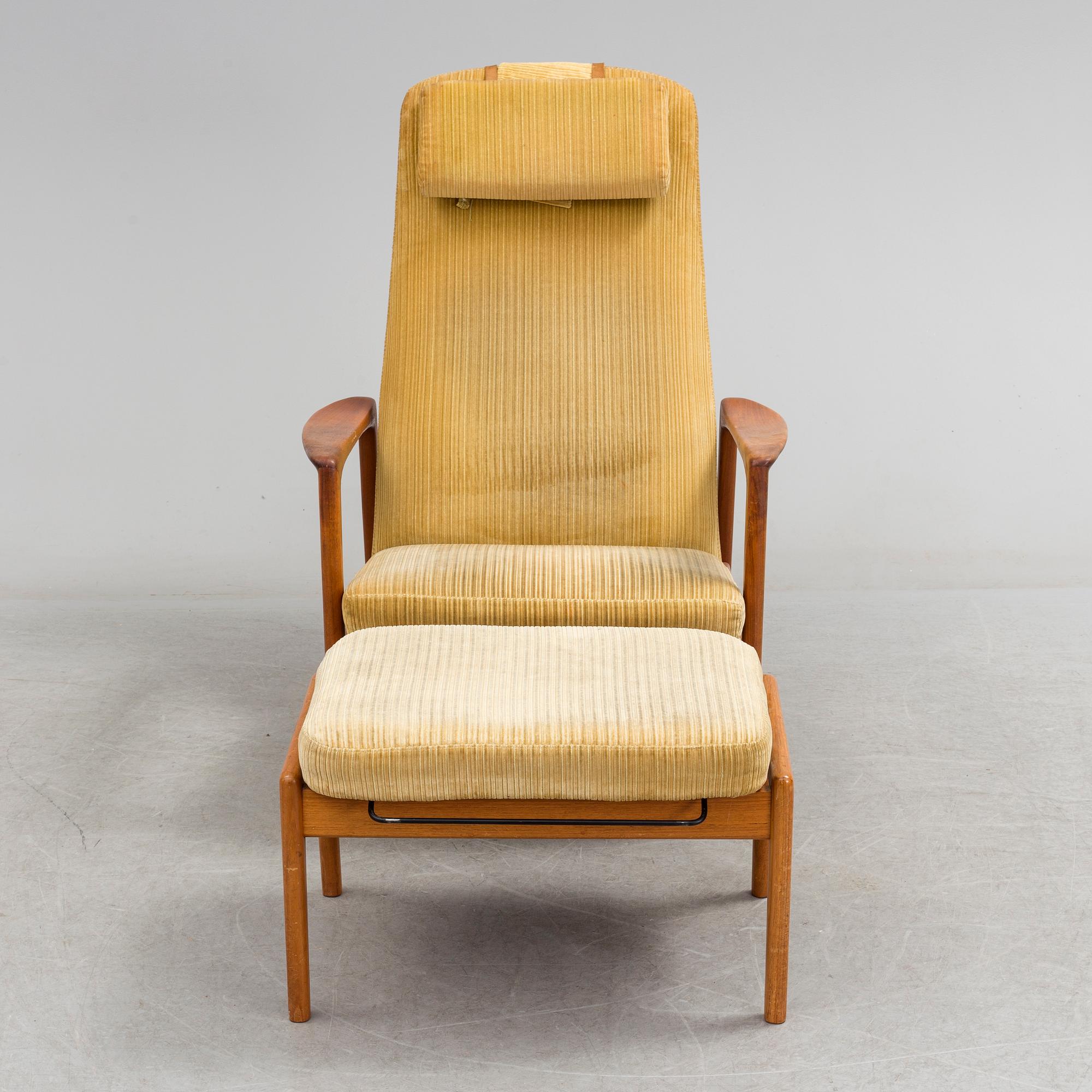 FÅTÖLJ OCH FOTPALL, teak, troligen 1960-tal.