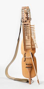 NYCKELHARPA MED STRÅKE, bär dat 1980.