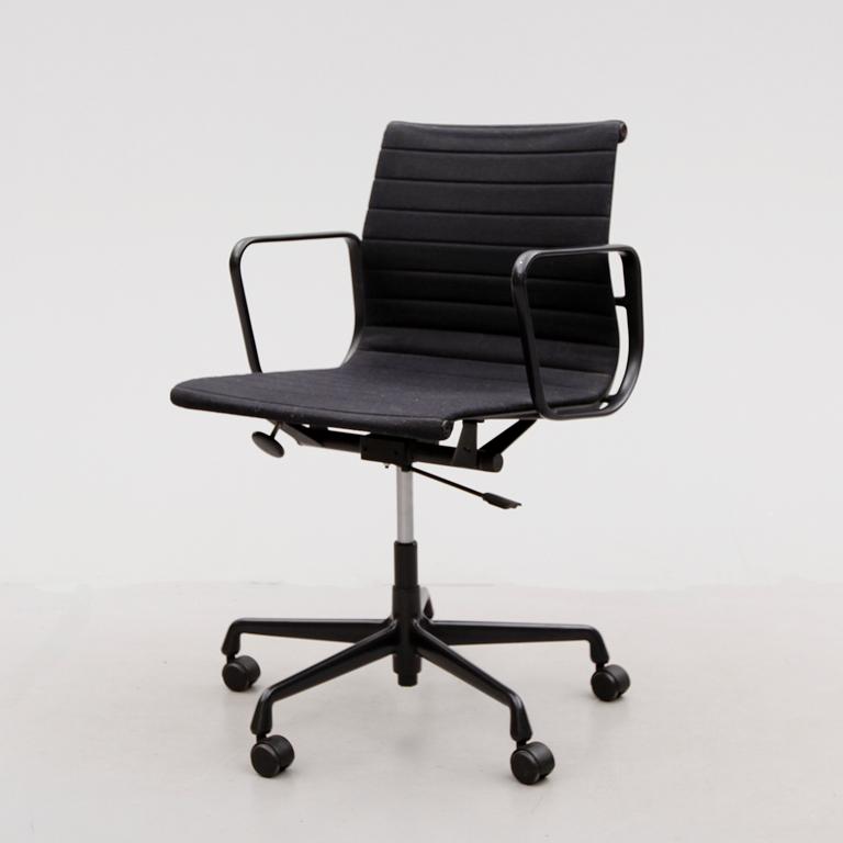 SKRIVSTOL, "EA 117", Charles Eames för Vitra, 1900-talets slut.