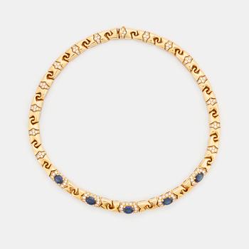 409. A Bulgari necklace in 18K gold set with faceted sapphires and round brilliant-cut diamonds.