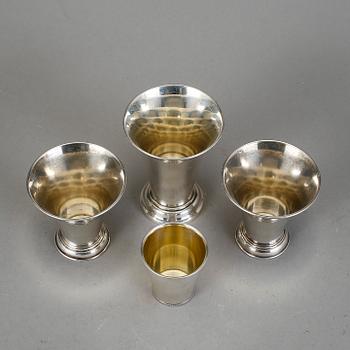 BÄGARE 4 st, silver. Bla Walléns guld och silversmide, Stockholm, 1954. Total vikt ca 329 g.