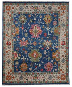 A carpet, Ushak Design, ca 303 x 246 cm.