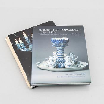 "Kongeligt Porcelæn - Blåmålet porcelæn fra Den Kongelige Porcelainsfabrik", Dorenfeldt, 2002 and 2004.