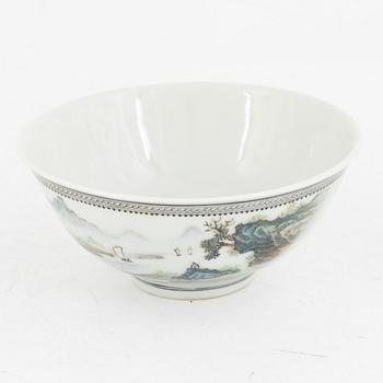 A group of four Chinese porcelain bowls, late Qing dynasty / early 20th century.