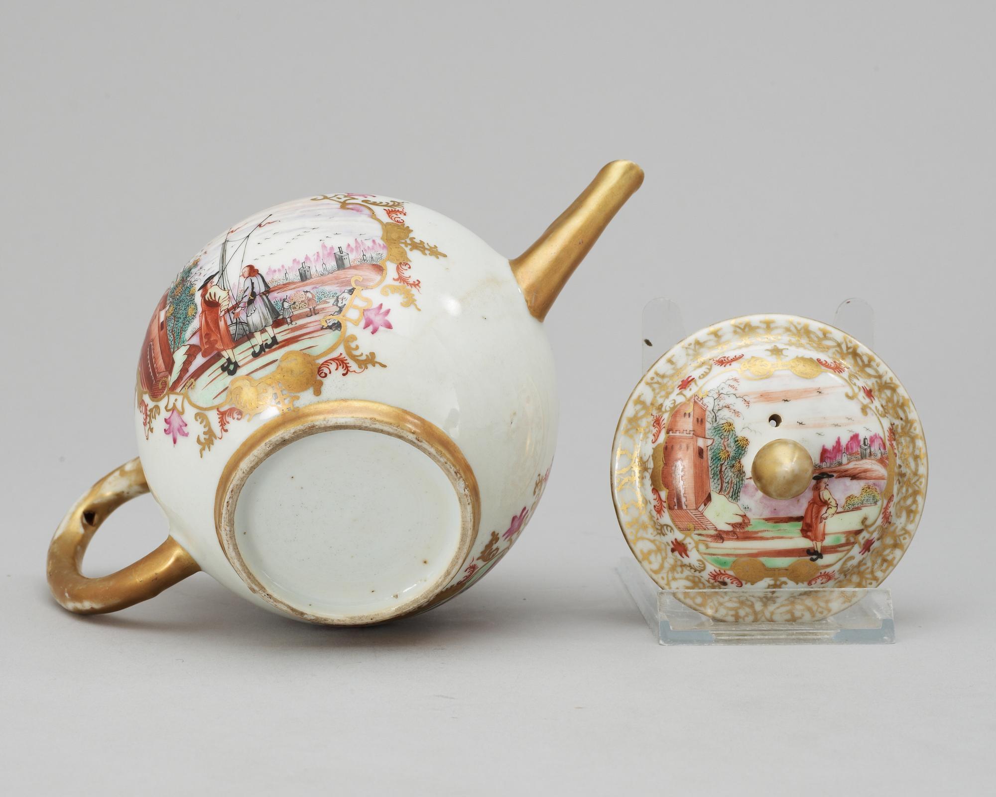 A white glazed teapot with lid, China, Qianlong (1736-95).
