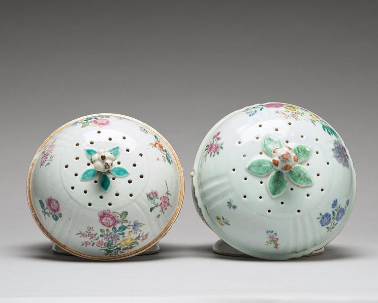 TERRINER med LOCK, ett par, kompaniporslin. Qingdynastin, Qianlong (1736-95).