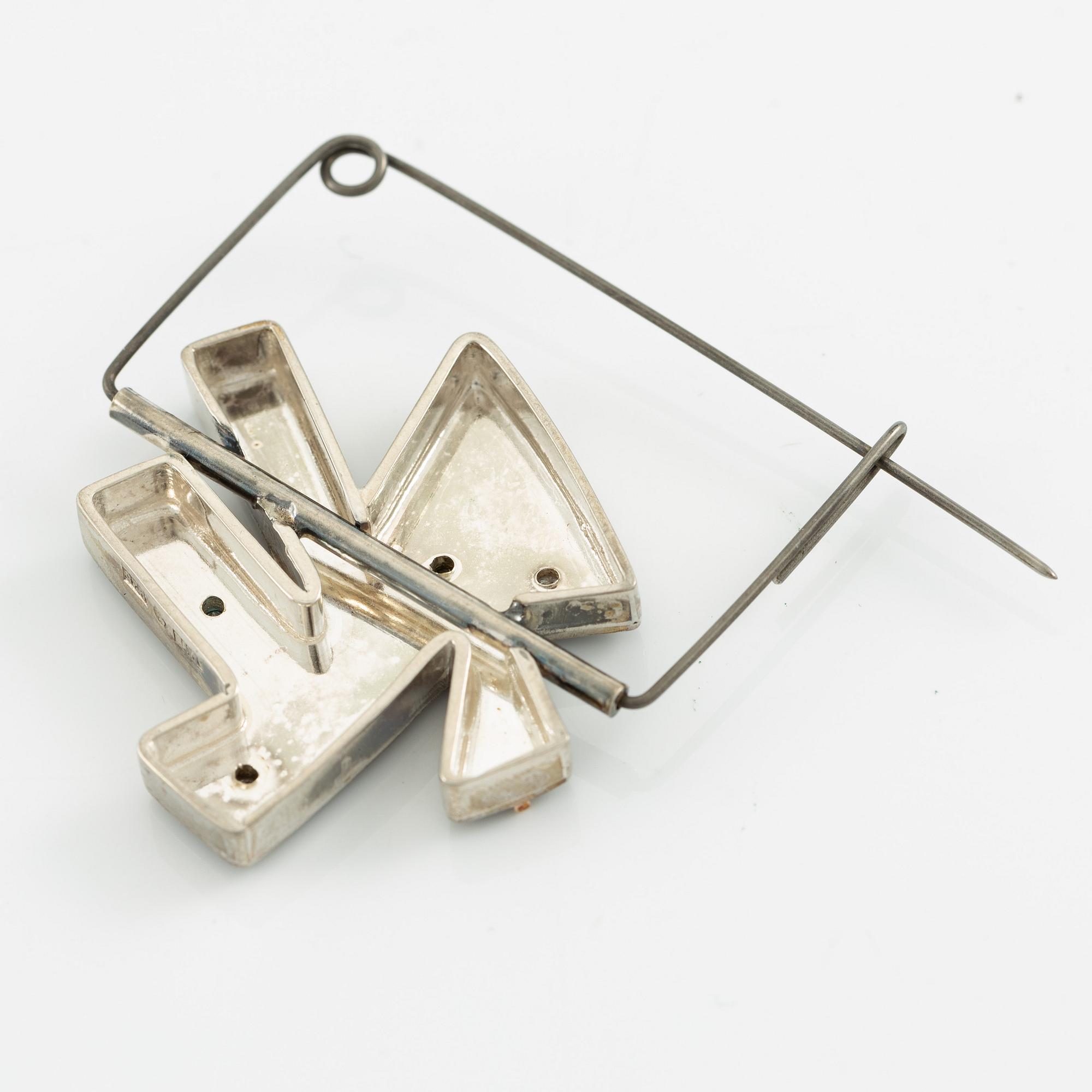 Jan-Christer Lundqvist, brooch, silver with decoration in gold and diamonds, Skövde.