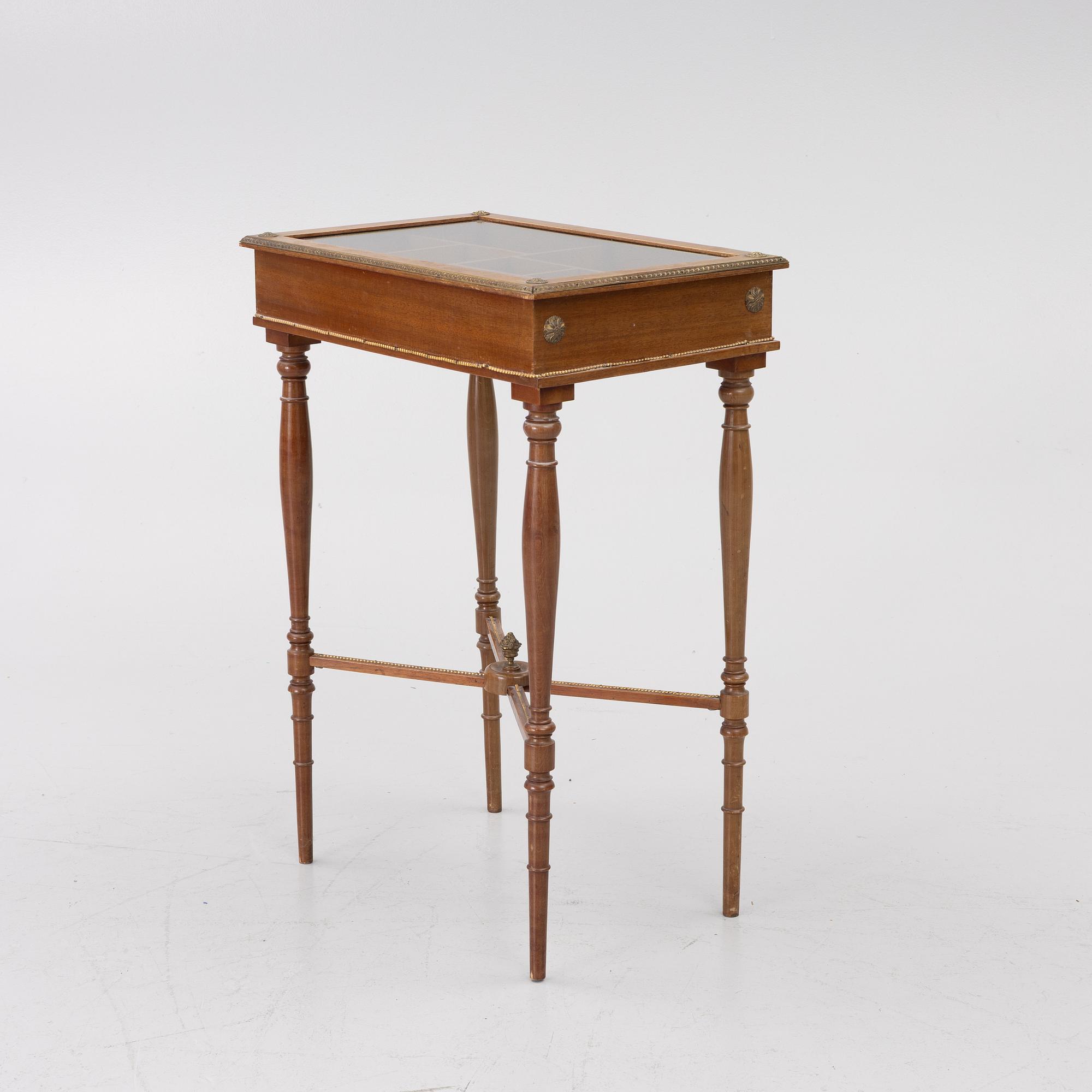 A display table, second half of the 19th century.