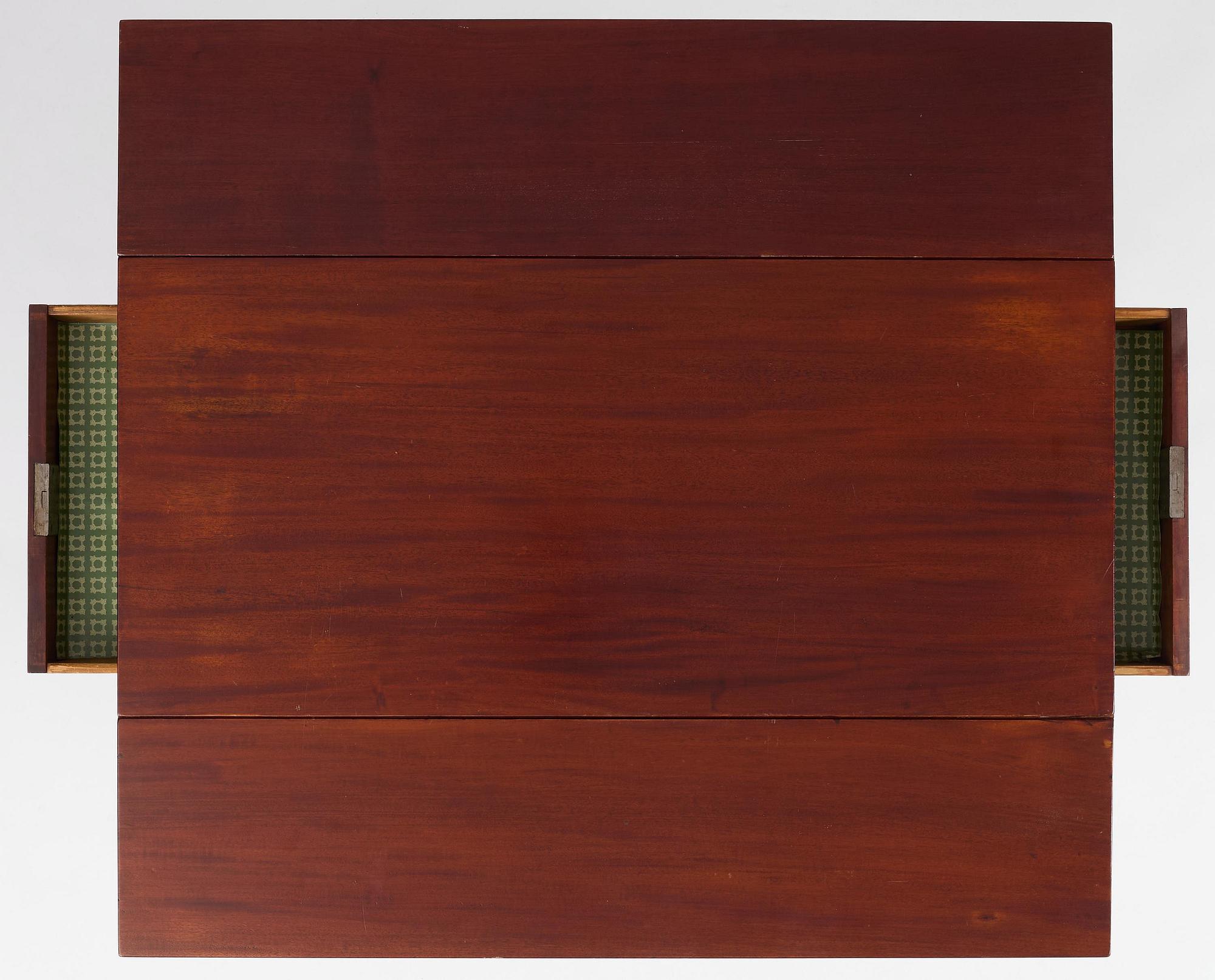 A late gustavian mahogny table.