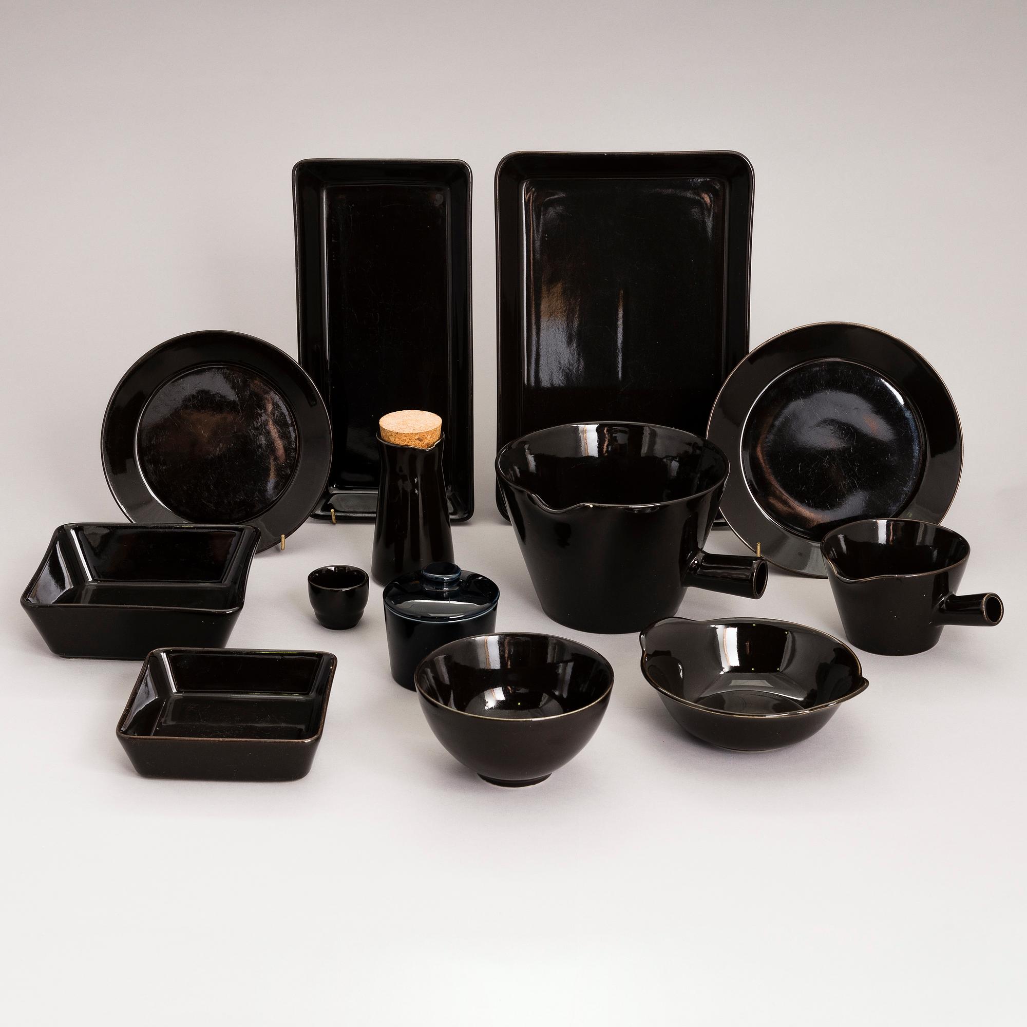 KAJ FRANCK, astiasto, 37 osaa, "Kilta" Arabia 1900-luvun puoliväli.