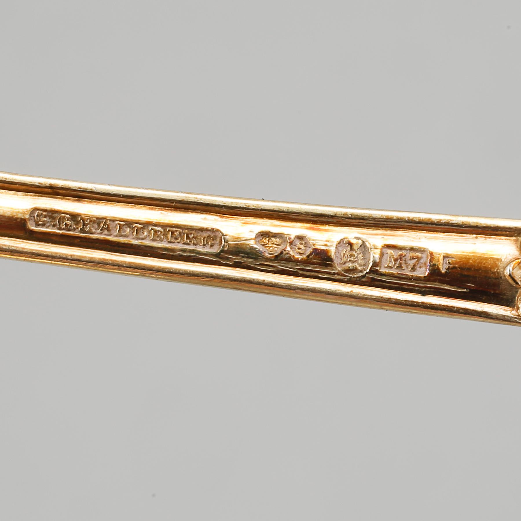 DESSERTBESTICK samt UPPLÄGGNINGSBESTICK, förgyllt silver, 40 delar, C.G Hallberg, tidigt 1900-tal. Total vikt 1327 g.