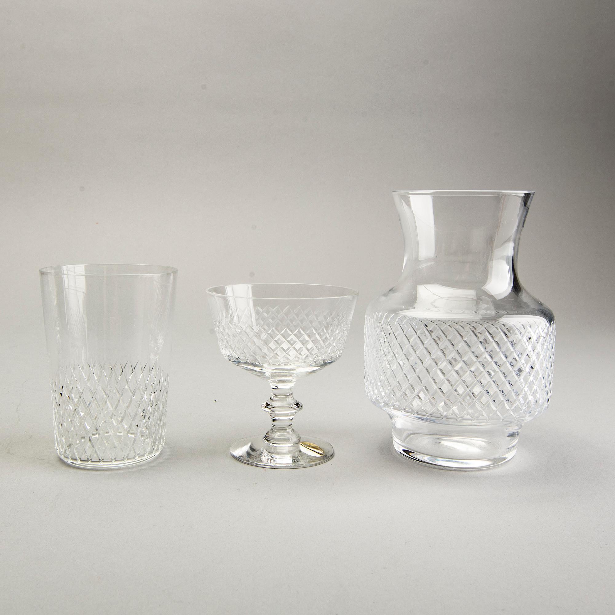 A Vicke Lindstrand 48 pcs Diamant glass service Kosta later part of 20th century.