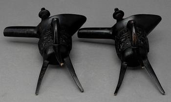 BÄGARE, ett par, brons, Kina 1800/1900-tal.