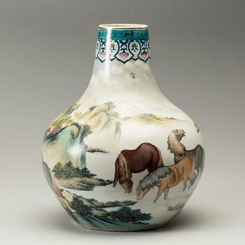URNA, porslin, Kina, 1900-tal.