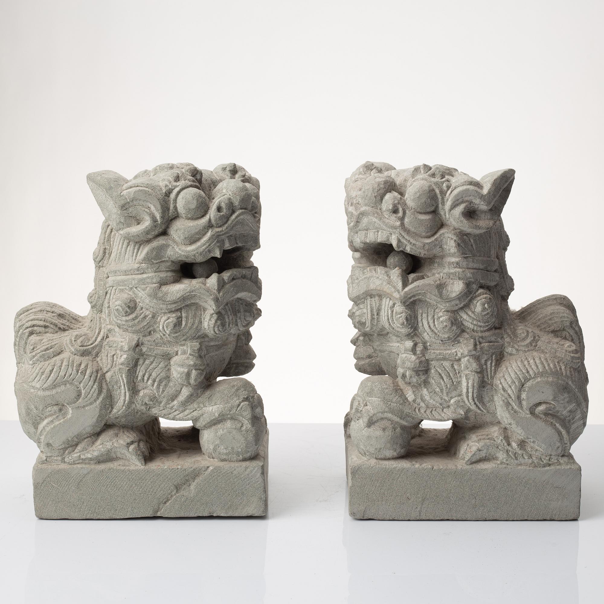 Skulpturer, ett par, Kina, 1900-talet senare del.